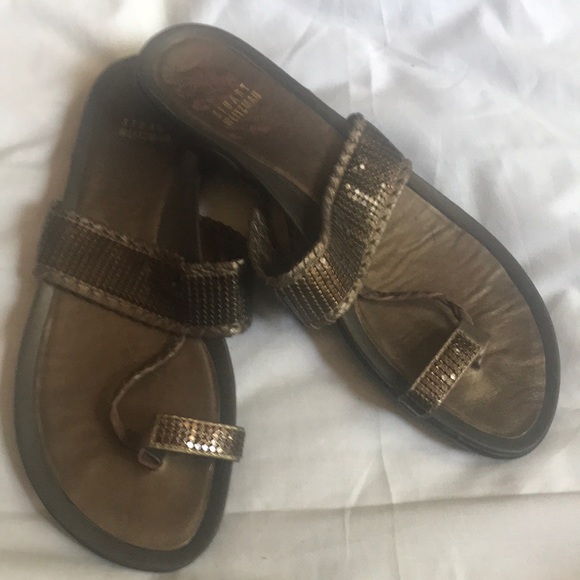 STUART WEITZMAN METALLIC THONG SANDALS - Picture 7 of 9